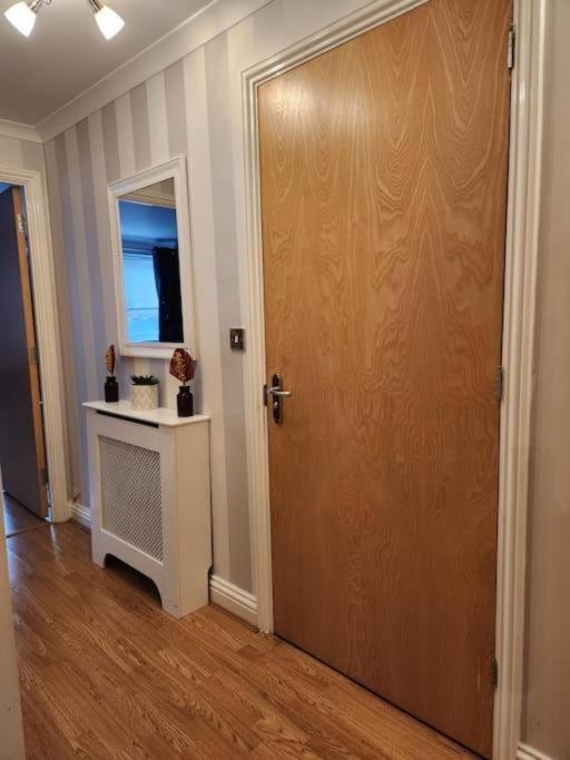 Spacious Ground Floor 2 Bedroom 2 Bathroom Flat In Hatfield Near Hertfordshire University Private Car Park Sleeps 5-6 Kültér fotó