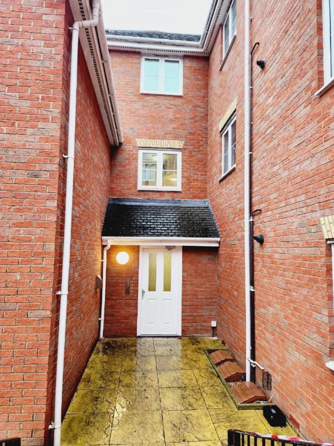 Spacious Ground Floor 2 Bedroom 2 Bathroom Flat In Hatfield Near Hertfordshire University Private Car Park Sleeps 5-6 Kültér fotó