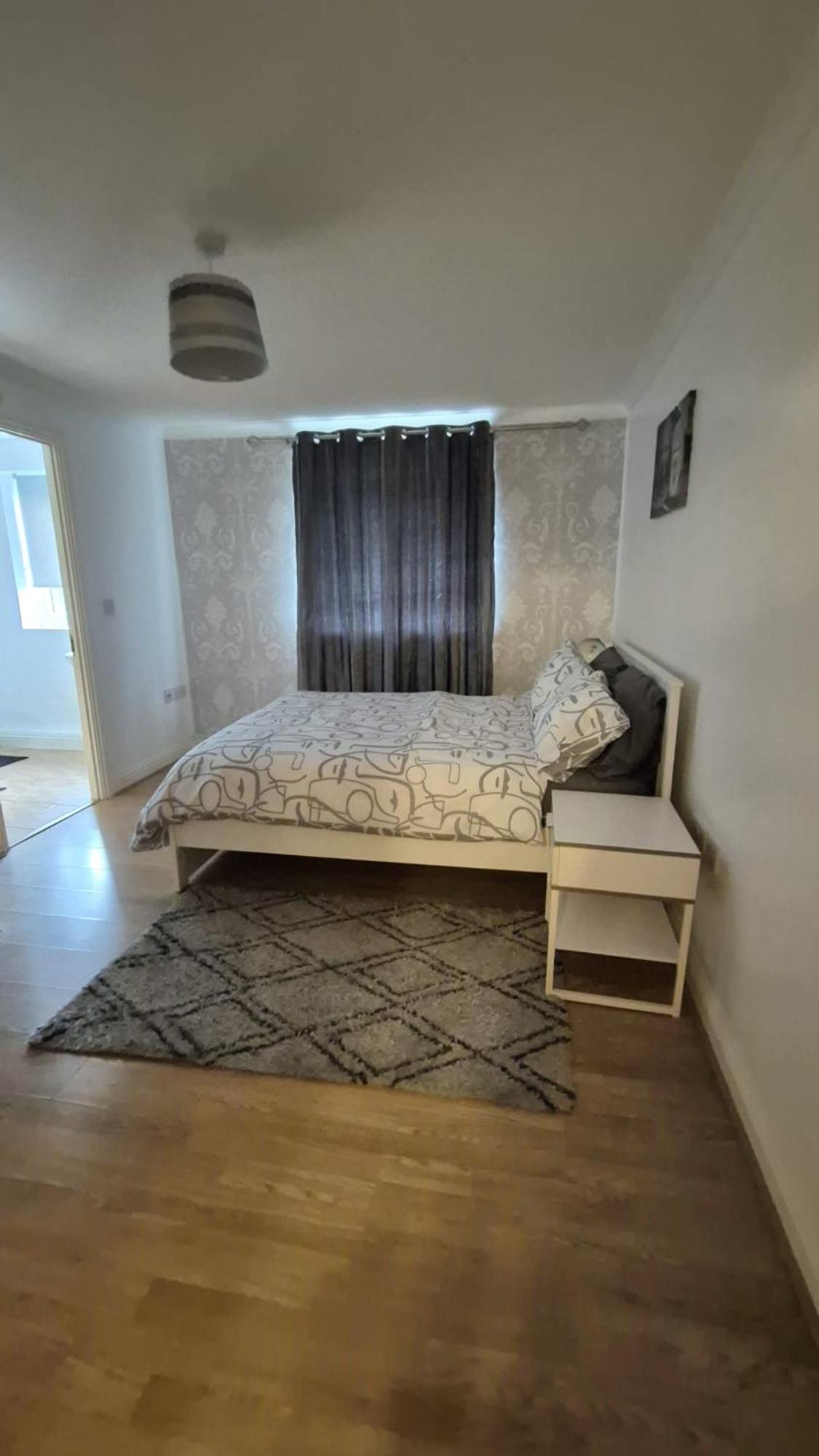 Spacious Ground Floor 2 Bedroom 2 Bathroom Flat In Hatfield Near Hertfordshire University Private Car Park Sleeps 5-6 Kültér fotó