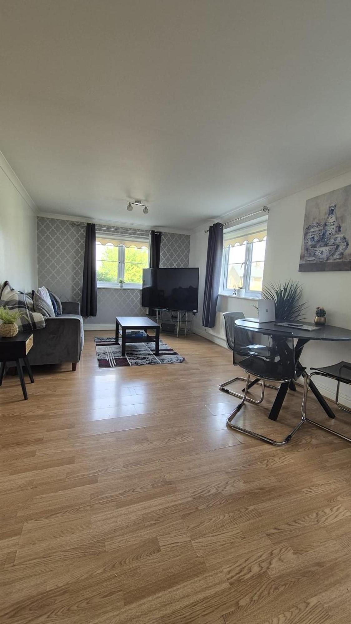 Spacious Ground Floor 2 Bedroom 2 Bathroom Flat In Hatfield Near Hertfordshire University Private Car Park Sleeps 5-6 Kültér fotó