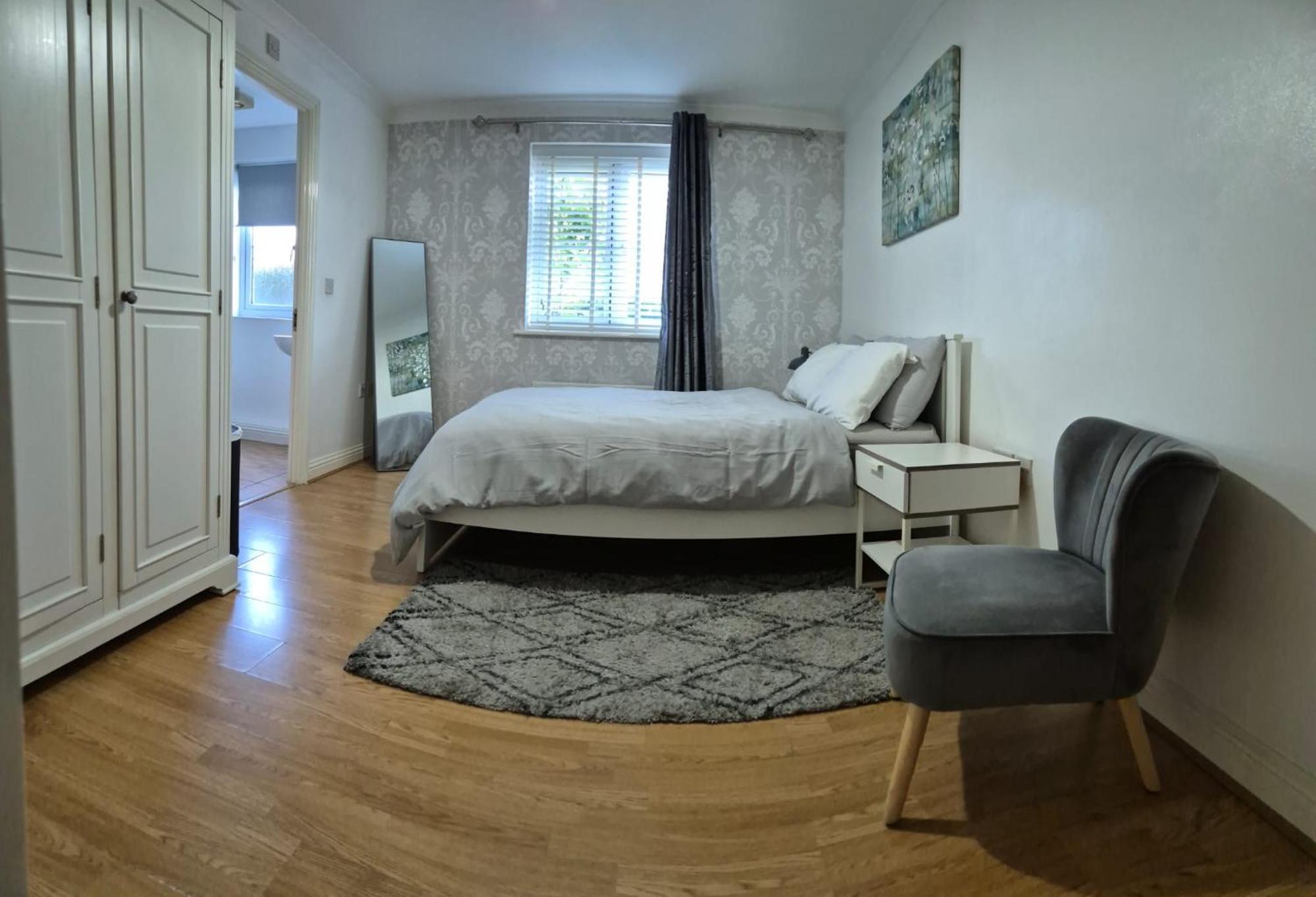 Spacious Ground Floor 2 Bedroom 2 Bathroom Flat In Hatfield Near Hertfordshire University Private Car Park Sleeps 5-6 Kültér fotó