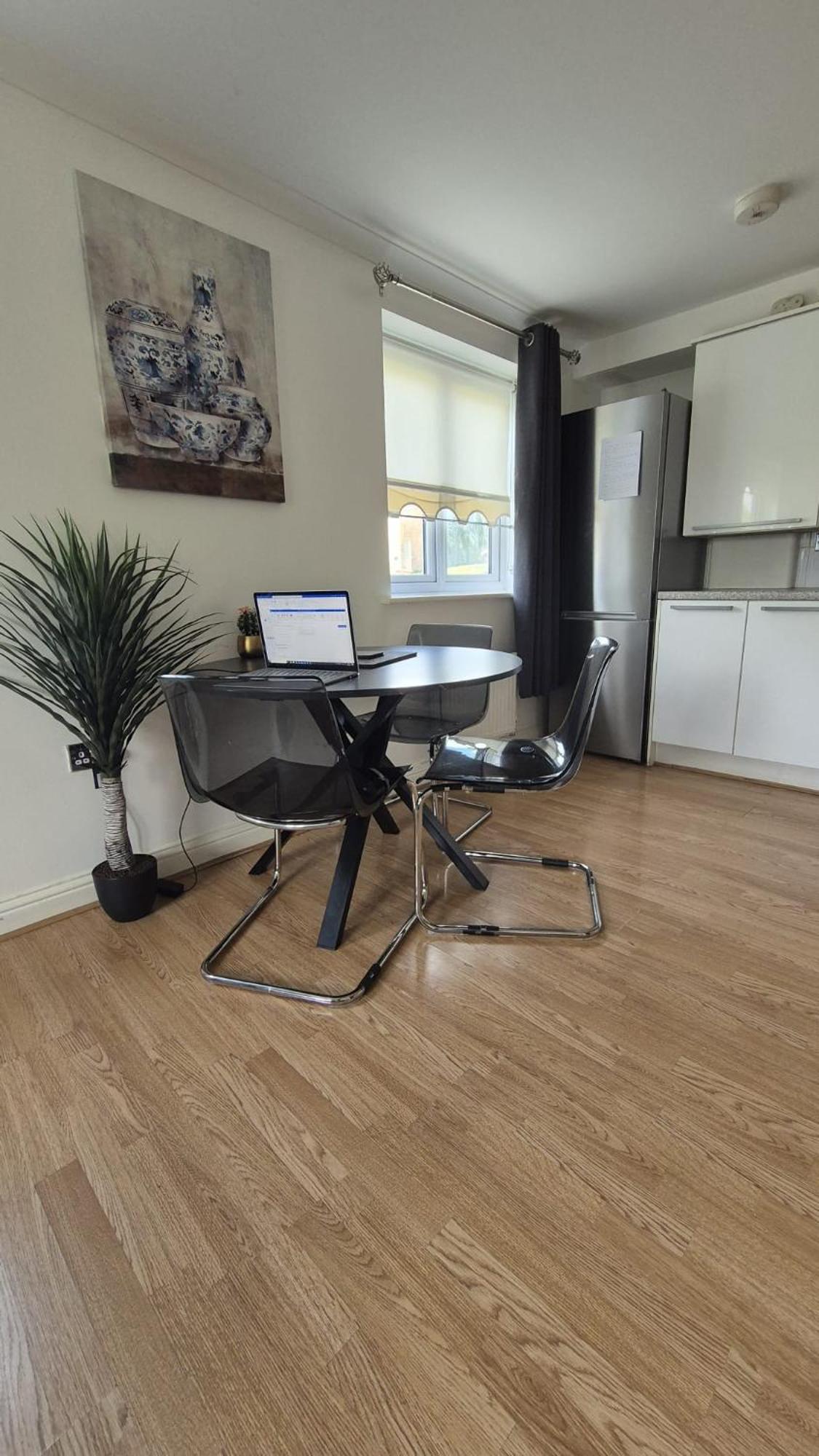 Spacious Ground Floor 2 Bedroom 2 Bathroom Flat In Hatfield Near Hertfordshire University Private Car Park Sleeps 5-6 Kültér fotó